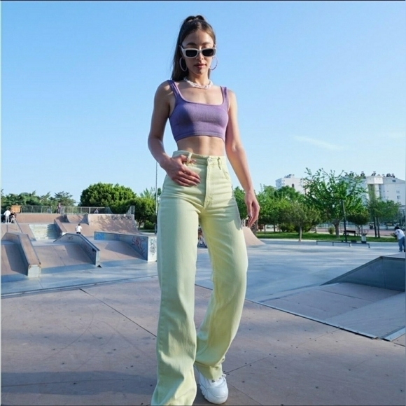 NWT ZARA Wide Leg Denim Jeans With Raw Hem In Light Green, Size 6 - Picture 5 of 13